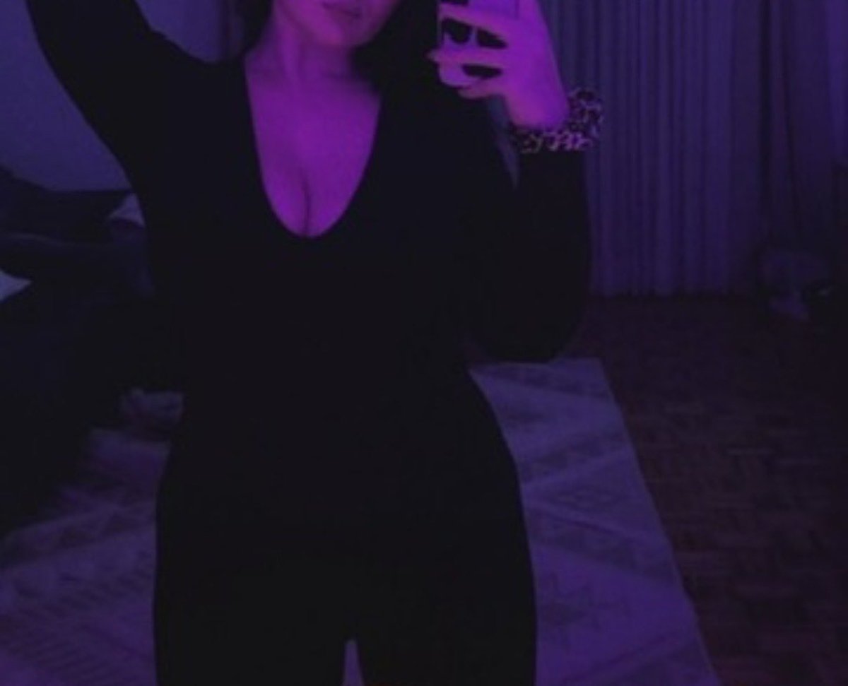GoddessVee222's tweet photo. Sundays are when debt pigs decide to throw their life away. Be the next one. 

#bm #paypig #goddess #findom https://t.co/kRKvixleqi