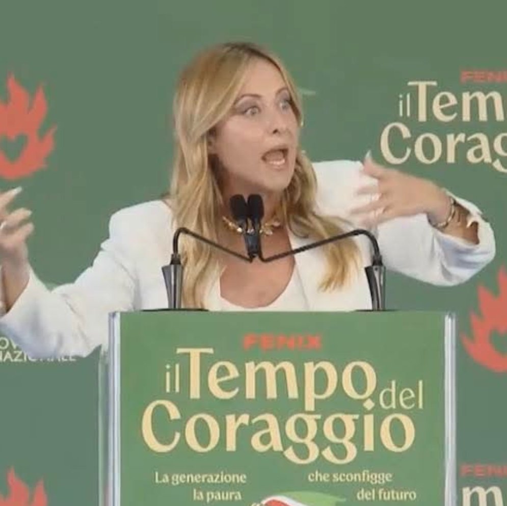paoloamorico's tweet photo. La solita cafonata, coatta, inascoltabile. Proclami da ventennio come il limite agli alunni stranieri nelle classi a scuola.
#Meloni che urla come una pesciarola che vende triglie al mercato rionale, fa il paio con #Vannacci e dà l'idea di quanto 'sto Paese sia allo sfascio. https://t.co/ZDKAWeTy9K