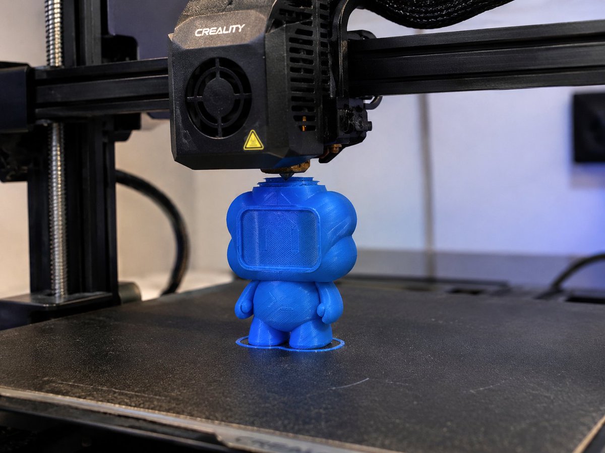 deskbotai's tweet photo. Behind every clean final print are a few that didn't go as planned. https://t.co/XEwzBcjnOu