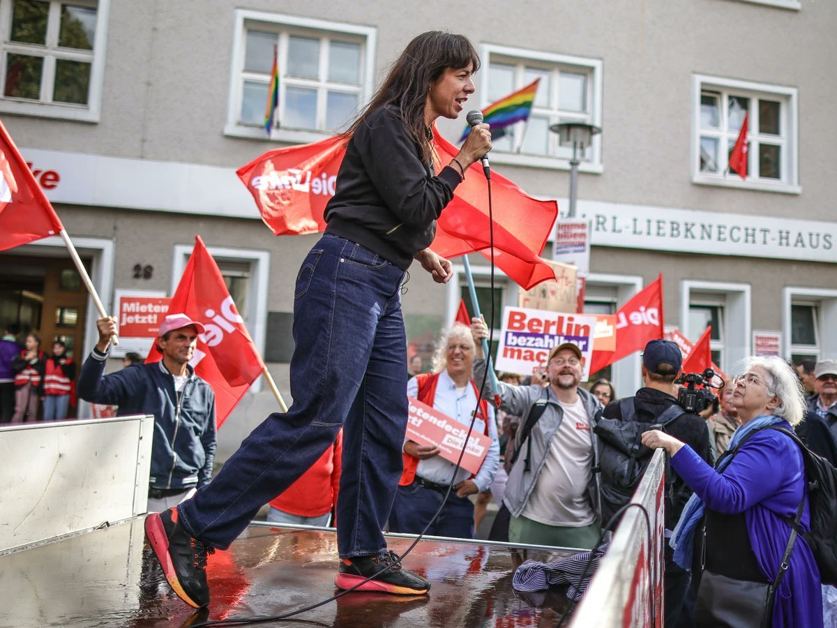 Th_Aubin's tweet photo. Berlin deviendrait donc la plus grande ville d'Europe avec un.e maire communiste, devant Gratz en Autriche (305 000 hab.), Patras en Grèce (216 000 hab.) ou encore Nîmes en France (152 000 hab.) 😃. https://t.co/0ZciZFF7s2