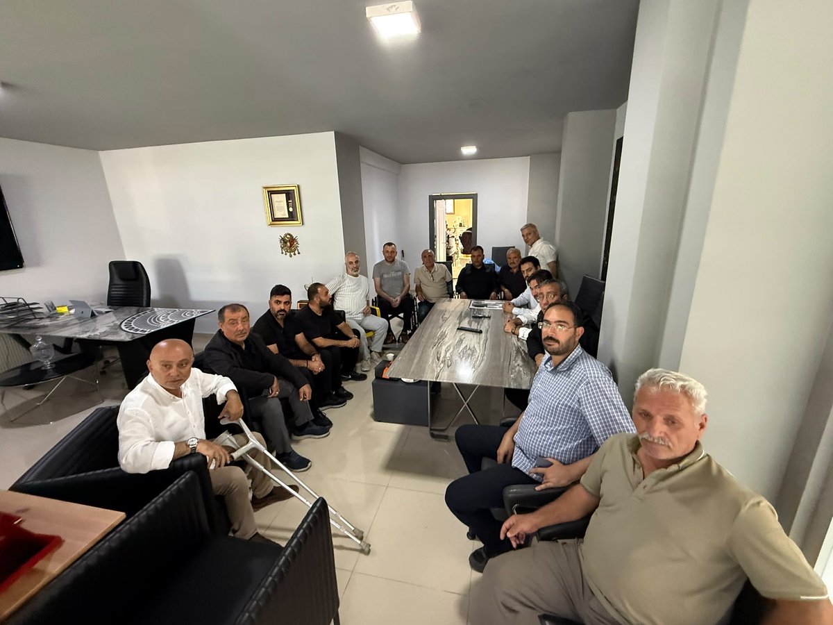 VatanGaziSehitD's tweet photo. Dernek Başkanınız Y.K üyelerimiz ve Gazilerimiz bugün İstanbul’da #15temmuz hain darbe gecesi Vatan,Bayrak,Ezan için çıkıp Kolunu,Bacağını,uzvunu vatan için feda eden malul Gazilerimiz ile istişare toplantısı gerçekleştirdi++ https://t.co/jgq68tASC5