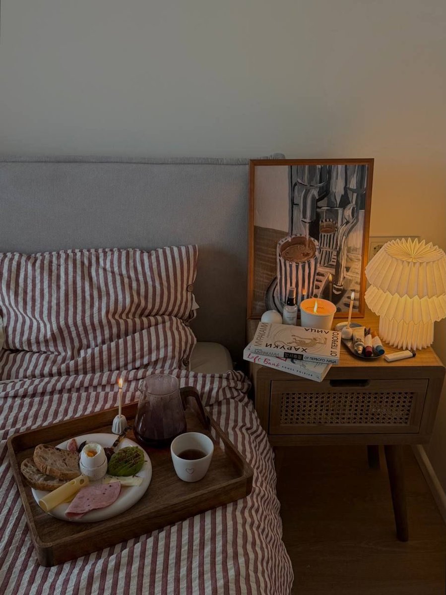 ephhemere's tweet photo. nights at home https://t.co/L5TBpAZIn5
