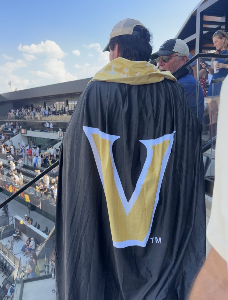 warlordtomm's tweet photo. @VandyFootball 
I’ll never wash this cape… https://t.co/ZYhXcqducv