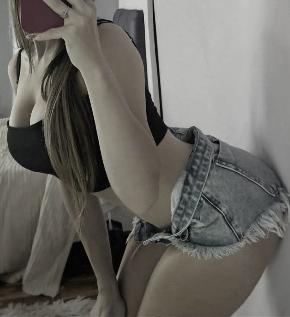 Amberlmj's tweet photo. Coucouuu qui est chaud pour une photo mtn ?🤭

C’est pas du jeu 🤭

Alors qui veut ? 🥵 https://t.co/fsYF1F0zpp
