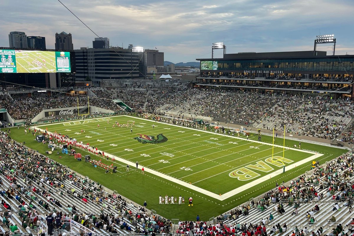 FCRecruits's tweet photo. LETS DISCUSS RECRUITING 

C/o 27, 28, 29 &amp; 30! If You Are Interested In Being Recruited By UAB ( @UAB_FB ) COMMENT film, RETWEET &amp; DM us. We Are Sending Over Playmakers For Evaluation.

Coaches &amp; Parents Reach Out!

#TheHomeOfRecruiting🏭 https://t.co/hNX05nT7WE