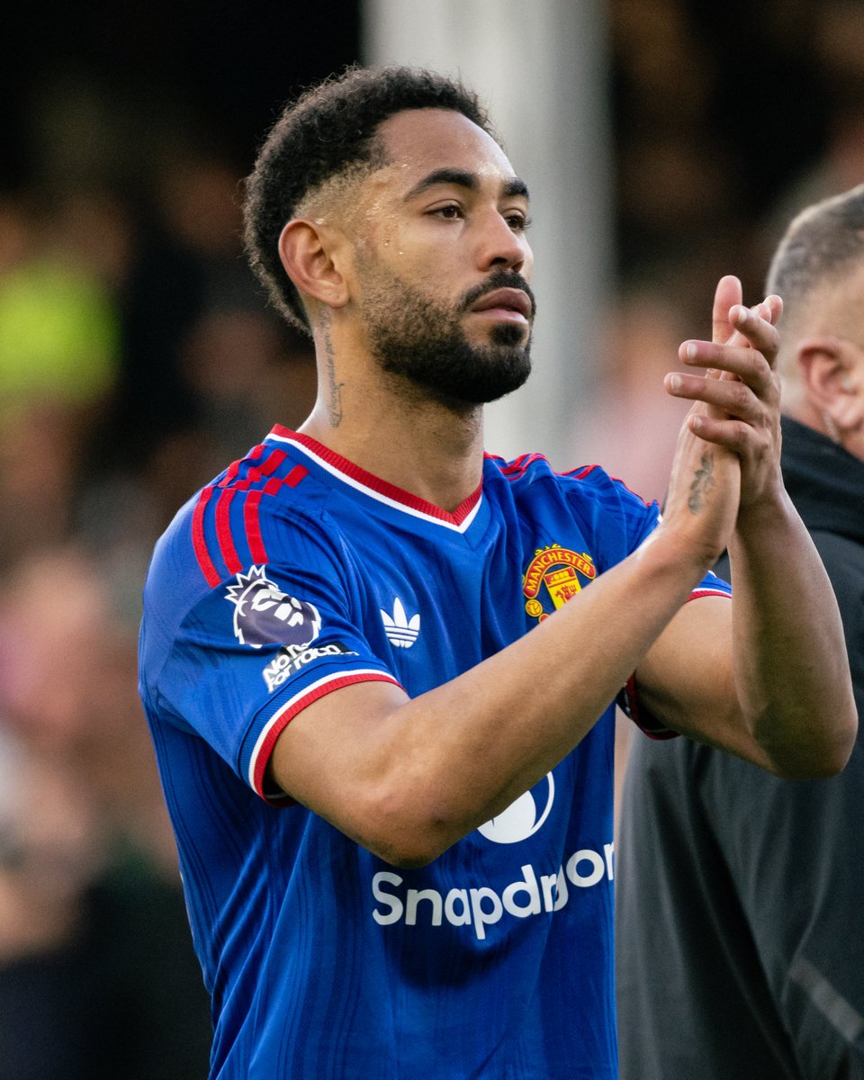 ManUtd's tweet photo. We stick together — thanks for your support on the road today, Reds 🤝 https://t.co/taswLolMe6