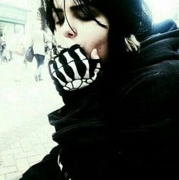 foundsdecay's tweet photo. Pictures I would hide in my helmet if I were sent off to war https://t.co/QJro7xoxp7