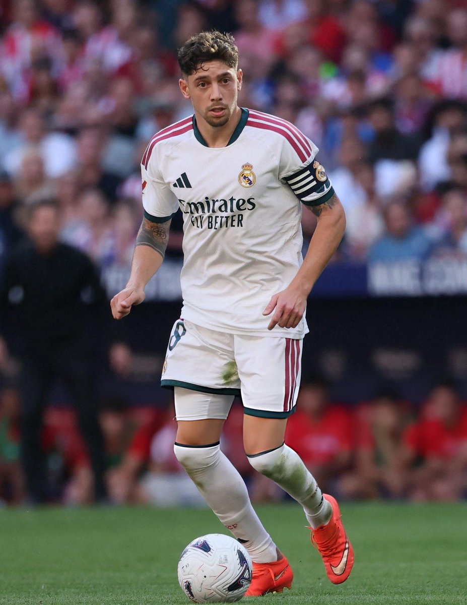 DaniiRM93's tweet photo. 🚨 Fede Valverde puede estar casi 6 SEMANAS fuera.

Se perderá el parón internacional.

Esta es la LIGA NEGREIRA 🤢 https://t.co/slUjRTsPXU