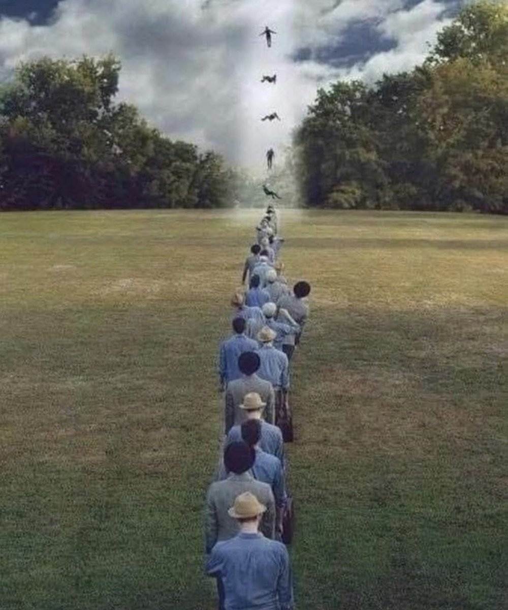 HeatherJ2652's tweet photo. 'Every minute someone leaves this world behind.
We are all in "the line" without really realizing it.
We never know how many people are before us.
We can not move to the back of the line.
We can not step out of the line.
We cannot avoid the line.
are you ready to meet God?’ https://t.co/2gW8waW8gP