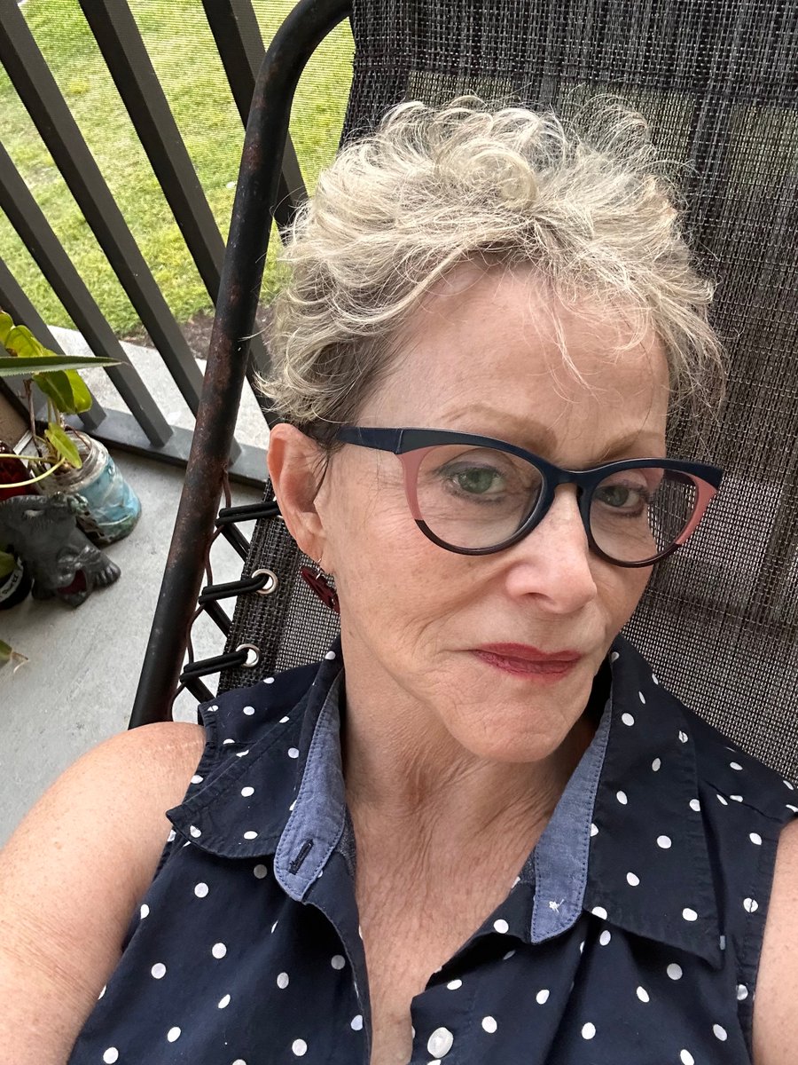 SusanDebraLuv's tweet photo. A little Sunday ennui. Who's got some love for an old girl? 🥹☺️😘 https://t.co/plDyRI8DIF