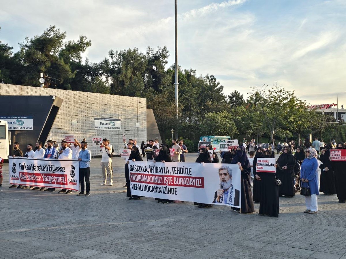 fhengellenemezz's tweet photo. Çocukların Rızkına Dokunmayın! 
Emekli Maaşındaki Blokeyi Kaldırın! 

📍Kocaeli 

AlparslanHocaya Ozgürlük
SemraHocaya Ozgürlük 
FurkanGönüllülerine Ozgürlük 
Ozgürlükiçin Meydandayız https://t.co/FR5lxnawtF