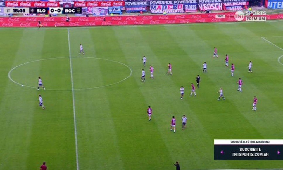 TendenciasDepor's tweet photo. “Haramball”

Por los comentarios a esta foto que muestra el planteo defensivo de Insua en el clásico entre San Lorenzo y Boca: “Si pasan mitad de cancha el Gallego les CORTA UN BRAZO”. https://t.co/QcTVLTZFbp