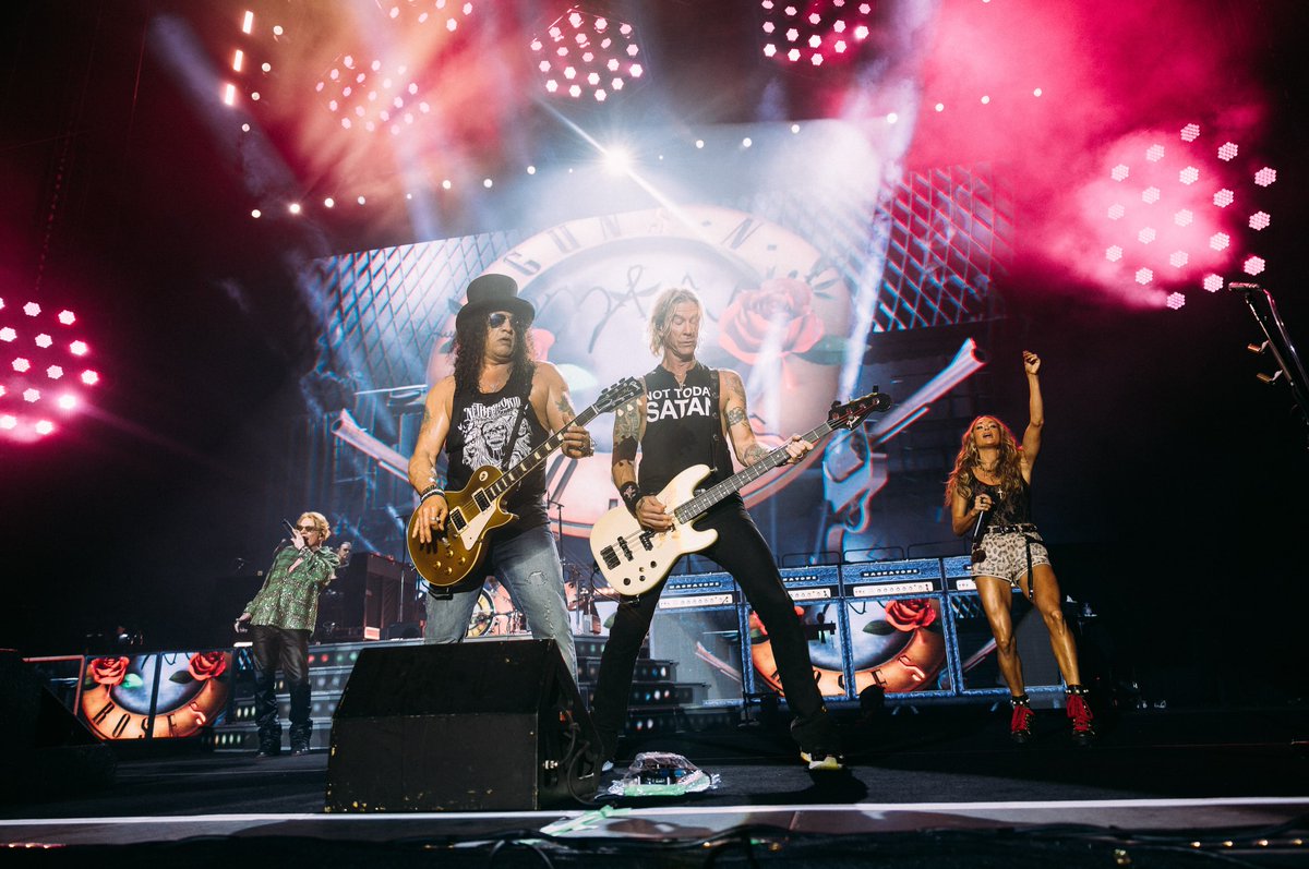 carrieunderwood's tweet photo. Yet another amazing show from @gunsnroses …this time in #Atlanta @TruistPark!!! 🔥🔥🔥 Thanks, @axlrose   @DuffMcKagan @Slash @dizzycreed #richardfortus #isaaccarpenter and the whole crew for having us and for letting me try and keep up on stage! You are always so kind! ❤️ you all forever!