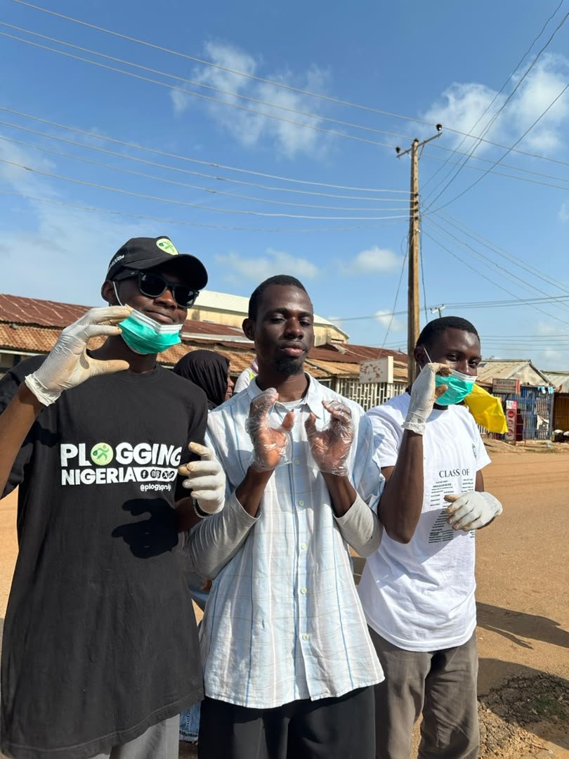 EmirOfAfrica's tweet photo. @abuploggas @ploggingnigeria @IlorinPloggas 7 years of showing up.
3,500+ kg of waste collected.
2,000+ students mobilized.

And we're just getting started.
We Keep Fit To Keep Clean 🌍 https://t.co/AHmb2rYskC