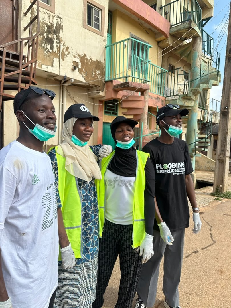 EmirOfAfrica's tweet photo. @abuploggas @ploggingnigeria @IlorinPloggas 7 years of showing up.
3,500+ kg of waste collected.
2,000+ students mobilized.

And we're just getting started.
We Keep Fit To Keep Clean 🌍 https://t.co/AHmb2rYskC