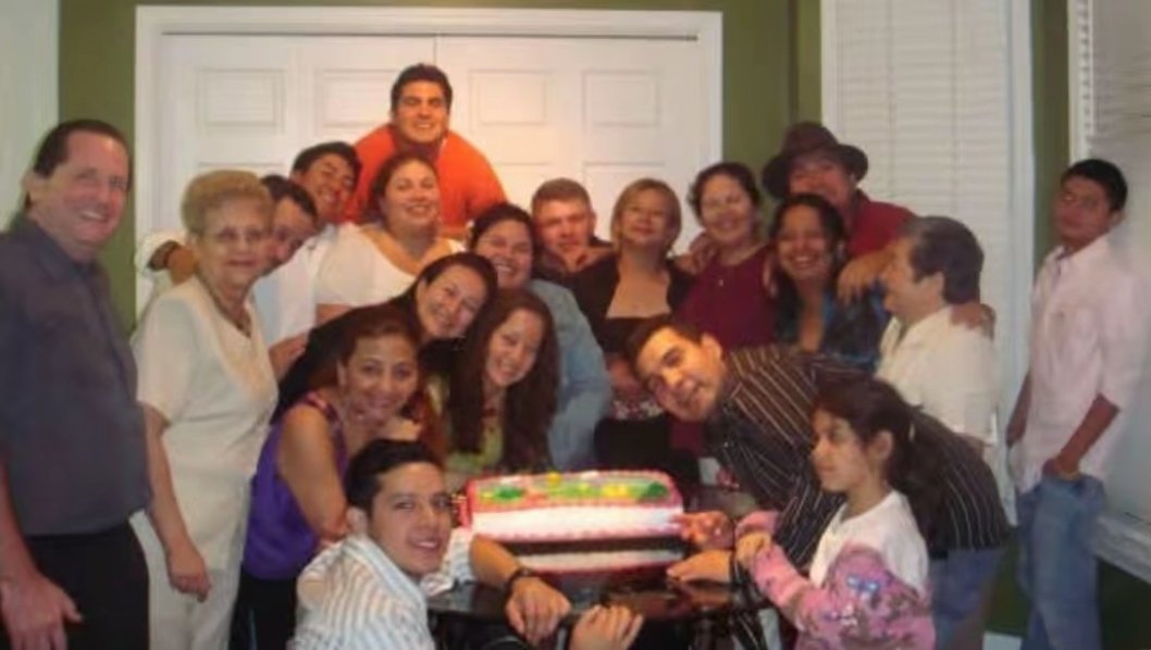 ToleToleanx2mc's tweet photo. @PearChudAura My birthday party 2011 https://t.co/iTMijvyTmU