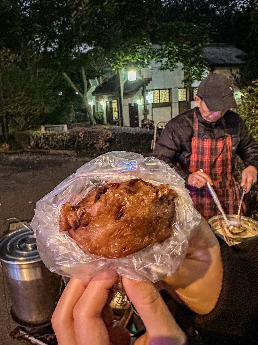 _0526_1004_'s tweet photo. It’s 11PM at the small alley night stall: steaming pork bone soup, steaming hot, with a side of pickles. Slow, warm comfort for anyone who’s still walking alone. https://t.co/JBGrhxeK77
