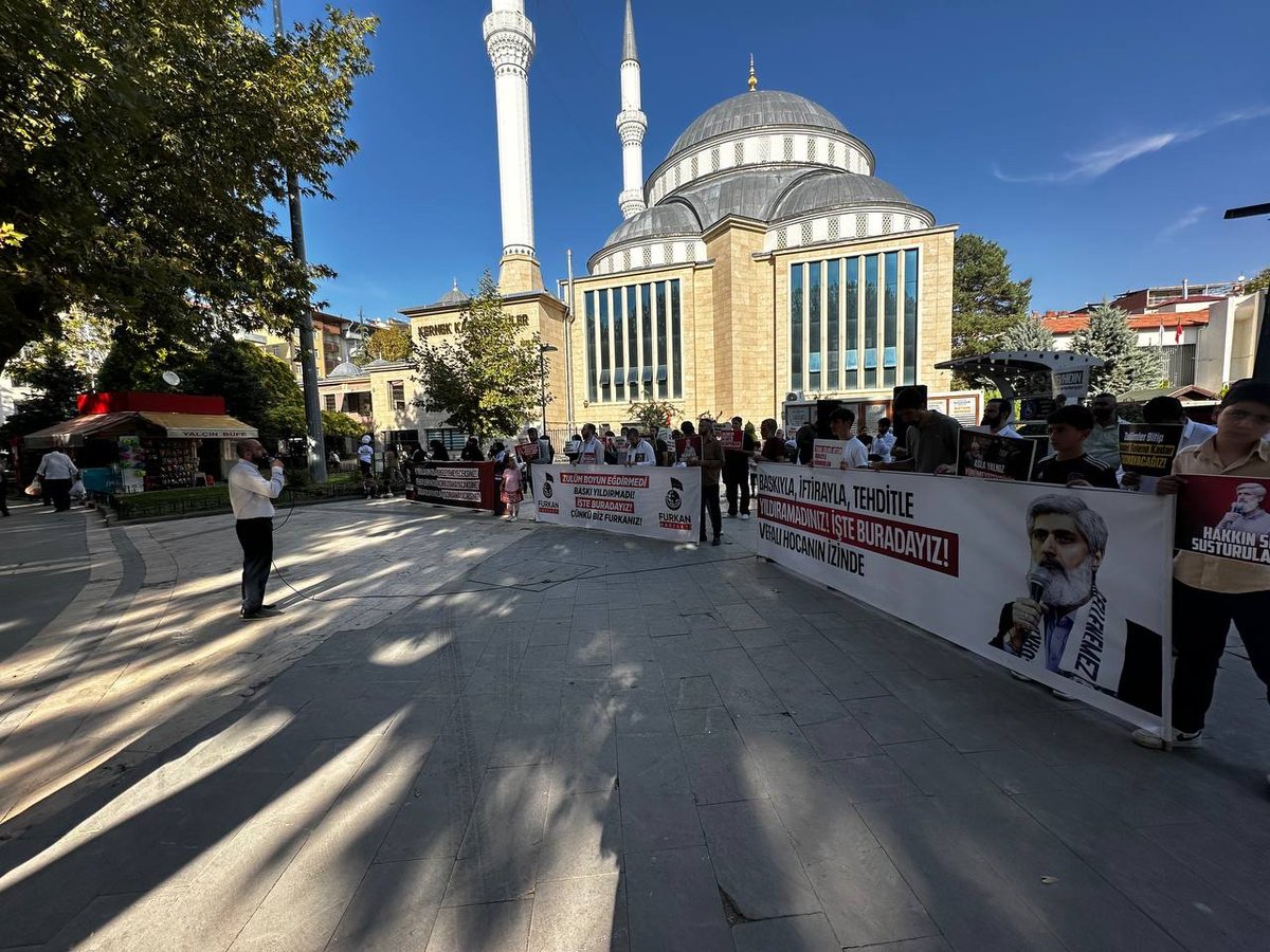 fhengellenemezz's tweet photo. Adalet Gelip Zulümler Bitene Kadar Susmayacağız! 

📍Malatya 

AlparslanHocaya Ozgürlük
SemraHocaya Ozgürlük 
FurkanGönüllülerine Ozgürlük 
Ozgürlükiçin Meydandayız https://t.co/Tgnt6WqnqK