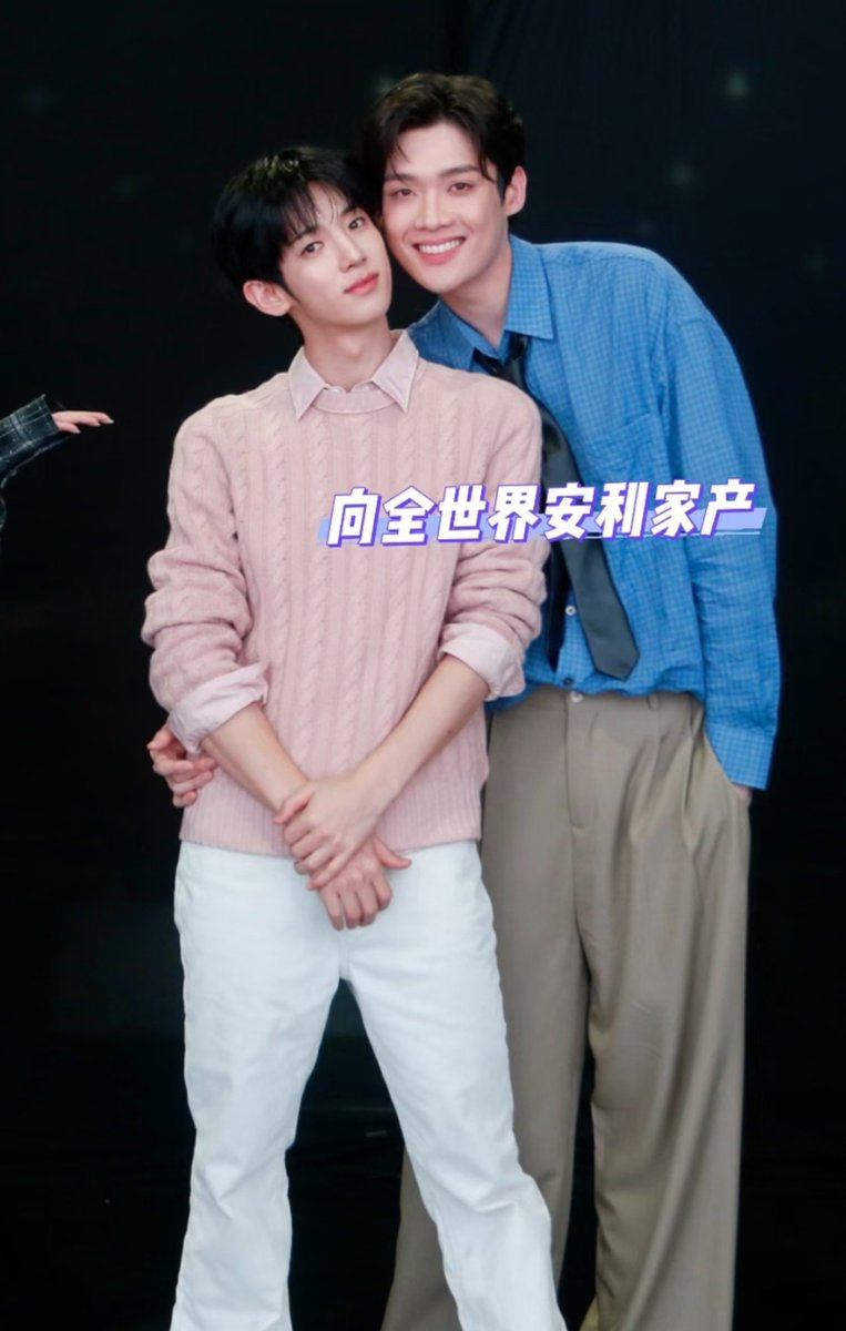 JuXchaeha's tweet photo. the hip hold https://t.co/r5PFRe0uTe