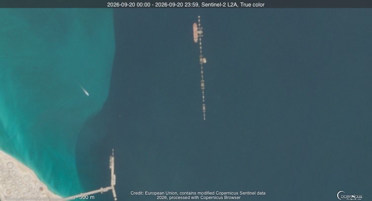 JavierBlas's tweet photo. PHOTO OF THE DAY: Saudi Arabia was loading simultaneously 7 oil supermarkets (~14 million barrels) earlier today at its oil terminals of Ras Tanura and Ju'aymah in the Persian Gulf. Satellite photo via @CopernicusEU Sentinel-2 at ~6am GMT Sep 20. https://t.co/Q8joYqTVok