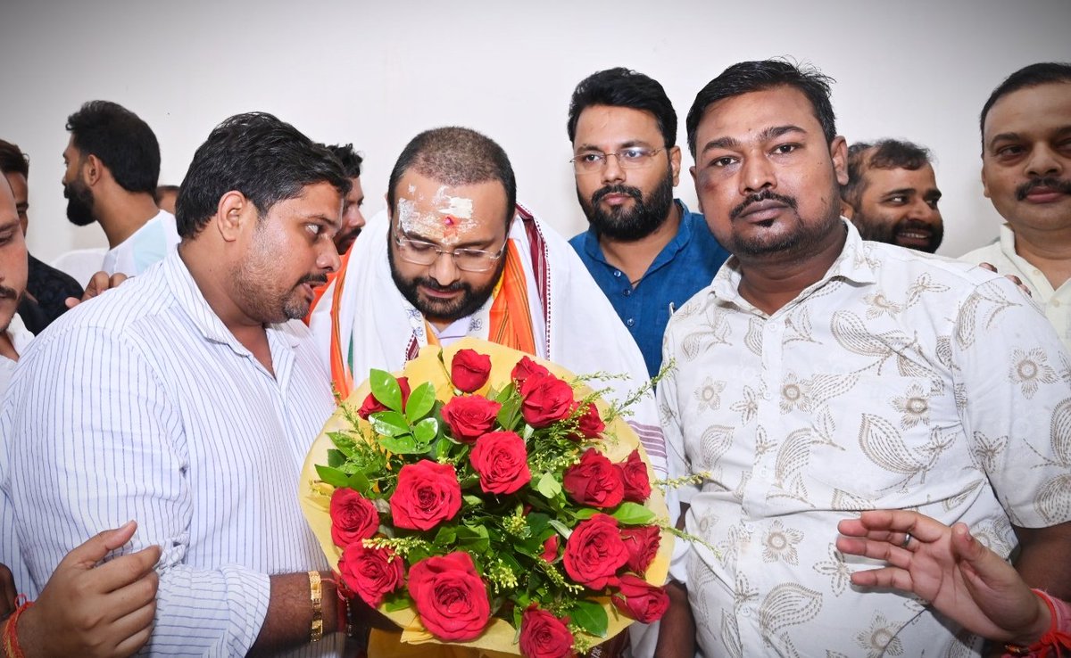 TrustNavoday's tweet photo. A great meeting! Representatives from the Navotsav Kashi organizing team met with Dr Hemang Joshi (MP Vadodara)  @drhemangjoshimp regarding the upcoming event. 
Exciting updates coming soon.
​#NavotsavKashi #VaranasiEvents #Collaboration #NavodayFoundationTrust #CulturalMeet https://t.co/GhpekuM7sk