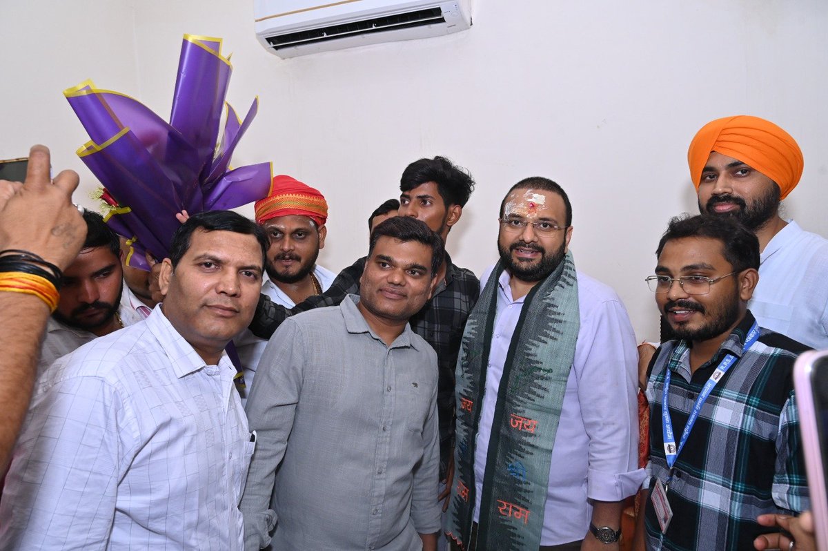 TrustNavoday's tweet photo. A great meeting! Representatives from the Navotsav Kashi organizing team met with Dr Hemang Joshi (MP Vadodara)  @drhemangjoshimp regarding the upcoming event. 
Exciting updates coming soon.
​#NavotsavKashi #VaranasiEvents #Collaboration #NavodayFoundationTrust #CulturalMeet https://t.co/GhpekuM7sk