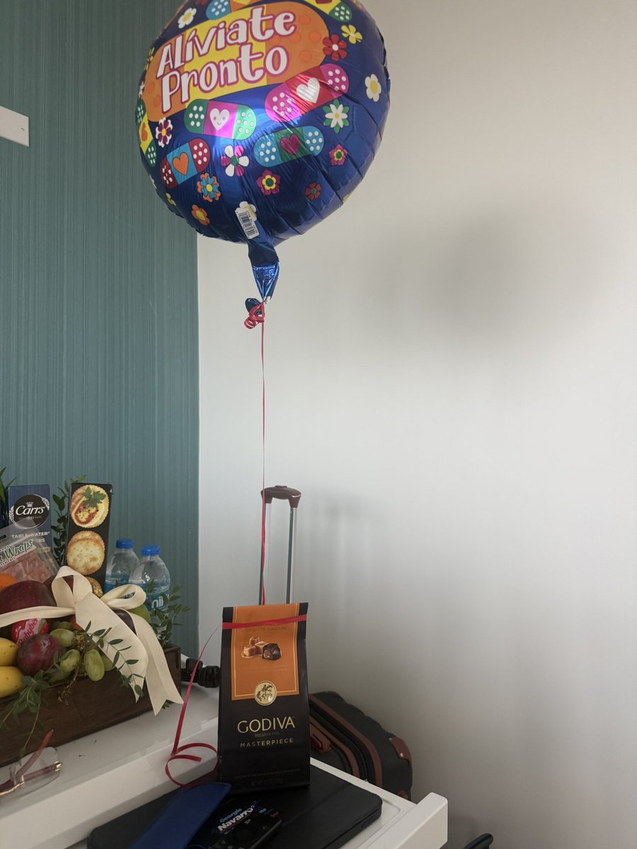 RepJorgeNavarro's tweet photo. Gracias a la senadora Nitza Morán por su visita al hospital, por el detalle y, sobre todo, por tomarse el tiempo de grabar este momento en el que ya comienzo a caminar nuevamente. 🙏🏼❤️

Paso a paso se hace camino. 🚶🏻‍♂️💪🏼

Dicen que no me mantengo quieto… ¡es que soy un poquito hiperactivo! 😂 Pero seguimos enfocados en la recuperación, con mucha fe, ánimo y determinación.

Gracias a todos los que me han escrito, llamado y han estado pendientes de mi recuperación. Estamos bien y seguimos avanzando. ¡Dios les bendiga siempre! 🙏🏼❤️
