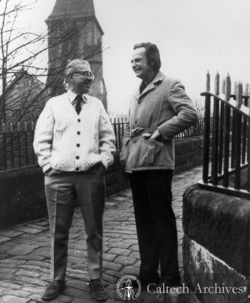 phalpern's tweet photo. Acclaimed physicists Fred Hoyle and Richard Feynman converse in Ripponden, Yorkshire, England.
Feynman's wife Gweneth was originally from that region.
From "Take the World from Another Point of View," Yorkshire Television.
https://t.co/N7iQUhyIyQ
#histSTM #Feynman #Hoyle https://t.co/2it1E1Uawk