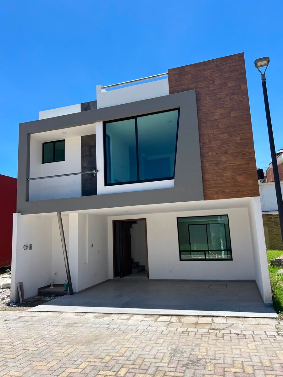 DJB_Digital's tweet photo. 🏡 ¡CASA EN VENTA! Fraccionamiento Maranta, San Pedro Cholula
💰 $3,650,000 MXN | 215.95 m² construcción | 3 recámaras
🌳 Roof garden con pergolado |  Casa club con alberca y gym
📲 Escríbeme: 222 929 0678
#CasasEnVentaPuebla #Cholula #Angelopolis #BienesRaicesPuebla #CasaNueva https://t.co/8hdTP2Kxuj