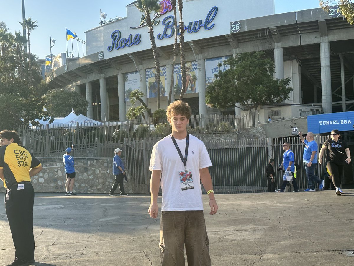 DylanFullmer11's tweet photo. Had an amazing time @UCLAFootball last night! The game day atmosphere and culture was incredible. Thank you @JDLakeFB for the invite.

@hwfootball @porter_dameon @dyray22 @latsondheimer @mfarrellsports @coachdc34 @adamgorney @TheUCReport @CoachWild15 https://t.co/HhkMvUqS6v