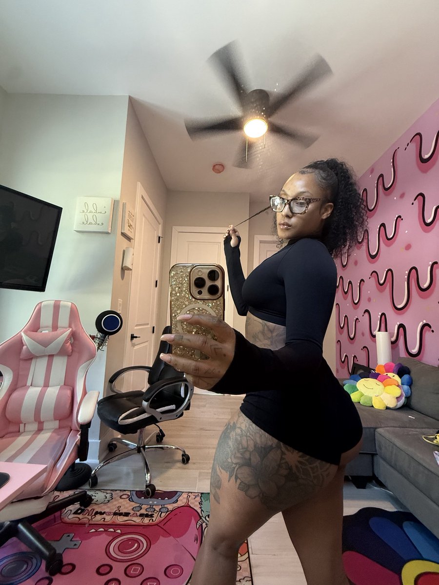 MizzTwerksum's tweet photo. up close for a better view https://t.co/fw3kEwONyp
