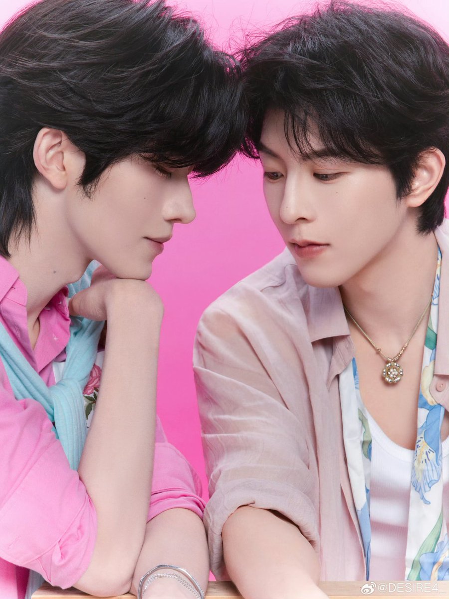 XINGQIUMX's tweet photo. 【190926】DESIRE4 en Weibo

1er aniversario.
Un año caminando juntos, ¡y el amor por lo que hacemos sigue intacto!
Quien tiene amor a su lado nunca está solo; quien tiene un sueño que perseguir nunca deja de avanzar. 
+

[1/2]

#Desire4 #I4Cream #XingQiu #XingQiu #星邱 #XINGQIUMX https://t.co/eRg34RT0U8
