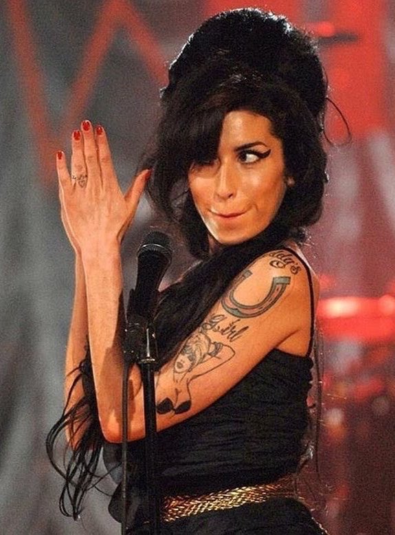 qrpress_'s tweet photo. Amy Winehouse https://t.co/xLVADddGt8