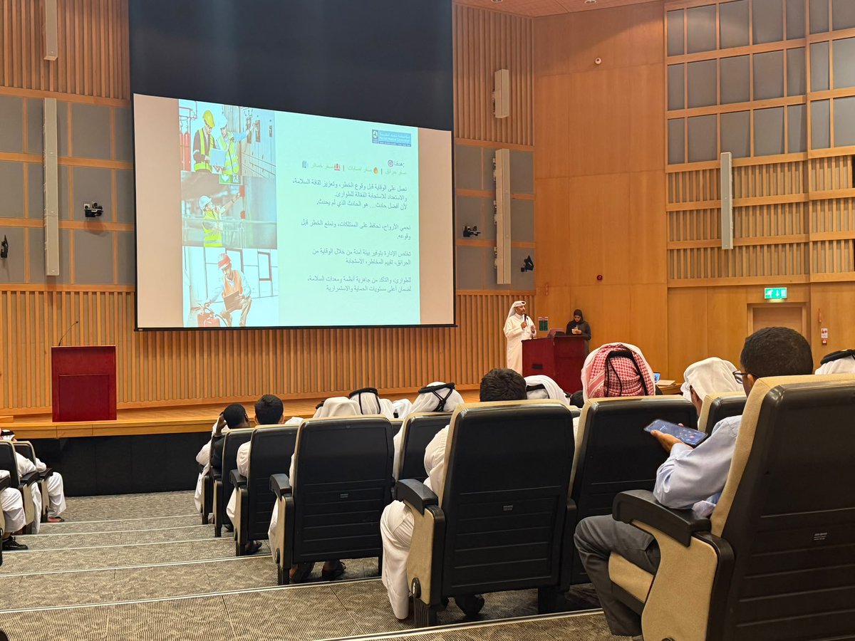 Smaisma_School's tweet photo. انطلاقا من رؤية ورسالة وزارة التربية والتعليم والتعليم العالي وتحقيقا لأولويات المدرسة وبالشراكة مع مستشفى حمد الطبية قام مجموعةمن طلاب مدرستنا بزيارة لمستشفى حمد الطبية للتعرف على التخصصات الطبية الأربعاء الموافق 16-9-2026 https://t.co/eVG4HGsaFI