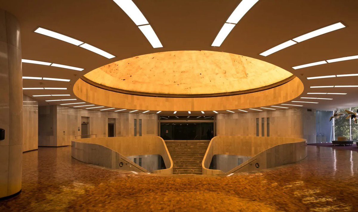 SECTUR_mx's tweet photo. 🖼️✨ #UnDíaComoHoy de 1964, abrió sus puertas el Museo de Arte Moderno en la #CDMX, un espacio dedicado a resguardar, difundir y celebrar lo mejor del arte mexicano del siglo XX. 🇲🇽🎨

Con obras icónicas de artistas como Frida Kahlo, Diego Rivera, David Alfaro Siqueiros y Remedios Varo, este museo se ha convertido en un referente cultural que inspira a generaciones. 🌟

Visítalo en el Bosque de Chapultepec y descubre un recorrido por la historia, la creatividad y la identidad de México. 🙌