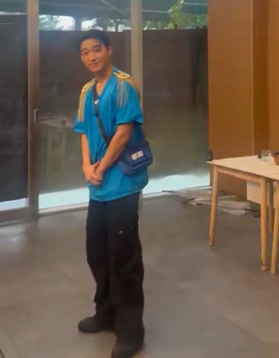 spideynuru's tweet photo. me in break at school https://t.co/AU279BfKZQ
