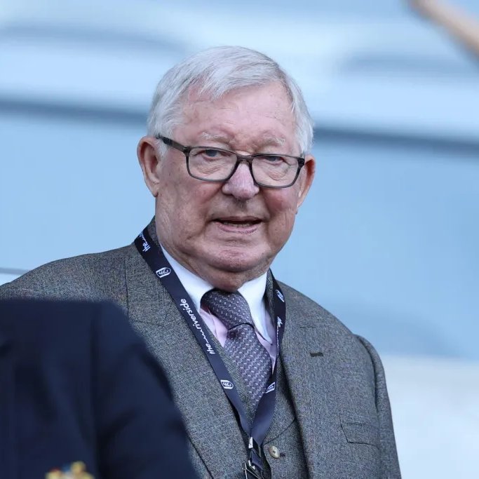 UnitedRedline's tweet photo. 🚨 𝗡𝗘𝗪: Sir Alex Ferguson was spotted looking visibly disappointed in the stands as Manchester United struggled to a 1-1 draw against Fulham.

One fan wrote: “You can see the pain in Sir Alex Ferguson’s eyes..." https://t.co/3by0R5B94t