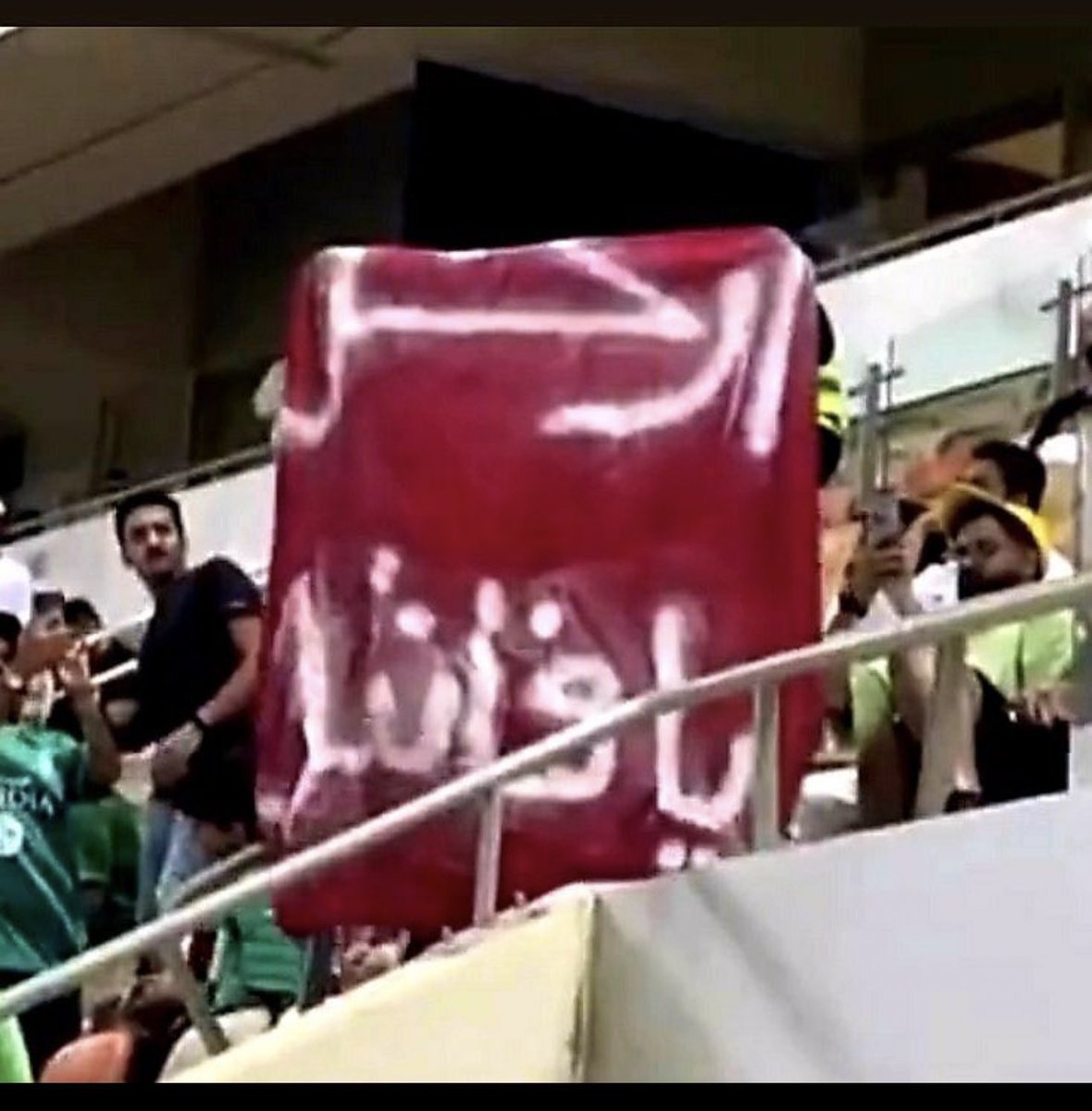 mansour2012f13's tweet photo. #رحيل_الشنقيطي_و_بوسيتش_مطلب 

طالبوا بطردهم قبل يكملون تدمير النادي الاهلي 🔥 https://t.co/8wMVA3QbWY