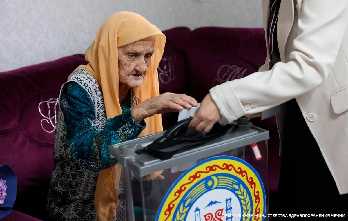 Russia's tweet photo. 🗳 Russia’s oldest resident, 1️⃣2️⃣1️⃣ years young Yakha #Khashagova, cast her ballot in the State Duma elections. 

On September 20, election officials visited her at home in Grozny so she could take part in the vote.

✅ #EveryVoteCounts https://t.co/wVQSnVm2Q8
