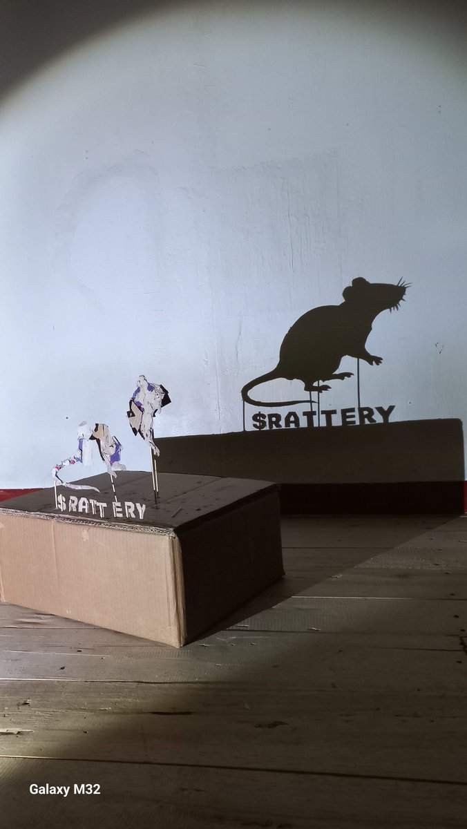 supermeruya's tweet photo. @ratterytech This is the final result, sir, I hope you like it 🥰☺️🙏 
art made from cardboard
@ratterytech $RATTERY 
CA: 0xC322305e79337300b59fF48389f8C9A1D9E0de76 https://t.co/1ZNvGiM8Lo