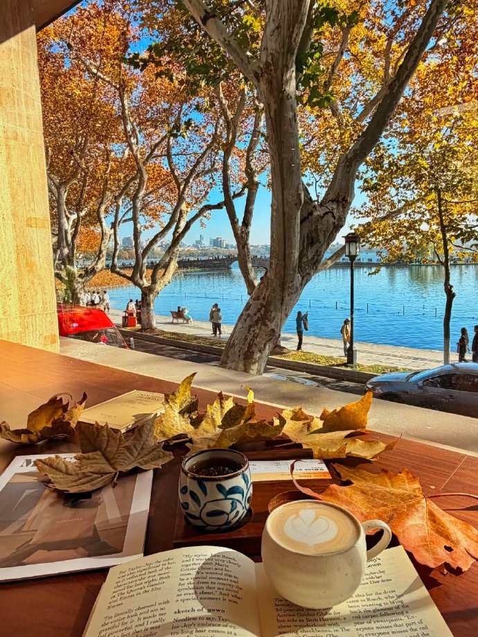 vanesajumed's tweet photo. Autumn breeze + warm coffee = my perfect afternoon ， https://t.co/h0PitxC1Or