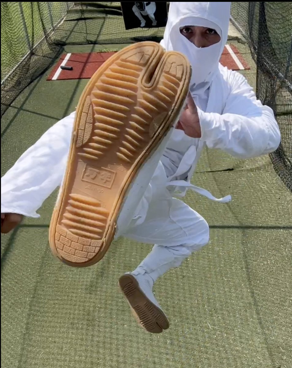MexiNinjaBoi's tweet photo. A Shiro Ninja throwing his highest kicks at the camera to practice for his Ninja fam and tabi lover peeps.๐ฆถ๐ฅท๐ฝ๐๐ฅ
-
#ninja #whiteninja #kicks #flex #flexibility #tabiboots #kungfu #tabi #ninjatabi #whitetabi #white #martialarts #martialartist https://t.co/sR35DxlbTp