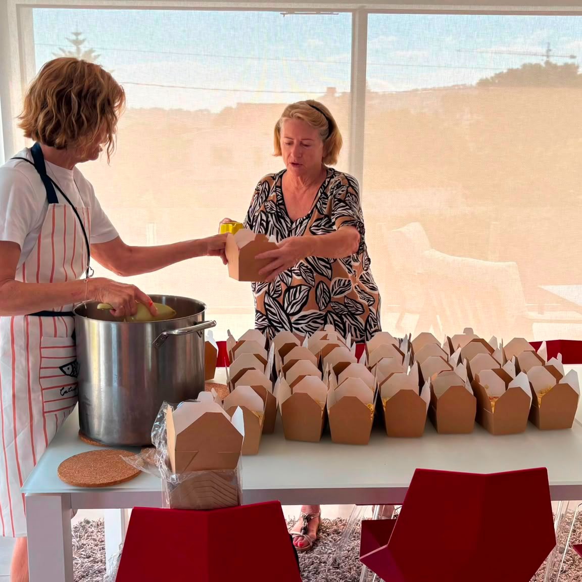 TwiteiroBruno's tweet photo. Huge thanks to our amazing volunteers, Tammy de Boer and Fiona Hulme! After volunteering at The Original Charity Shop, they prepared around 75 meals for people supported by Project 4 All. This is community in action! https://t.co/BXHzmToSbt