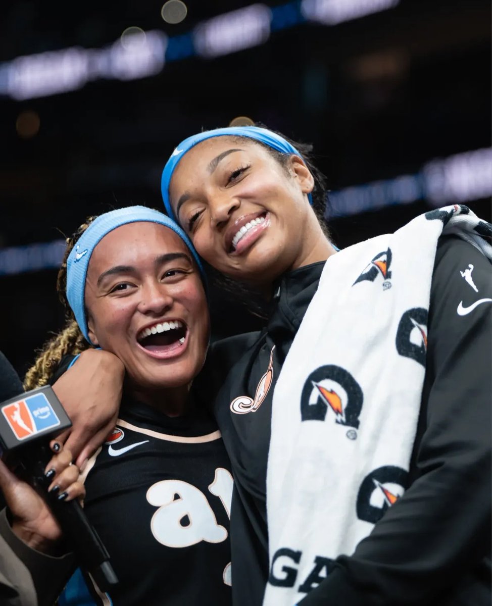 bestofPao's tweet photo. Te-Hina Paopao and Angel Reese 

📸 by @ChrissyHussle https://t.co/at5brofKig