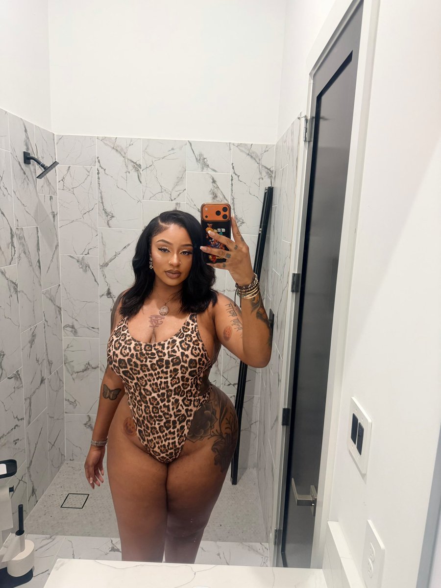 NigerianAmazon's tweet photo. Is my 275 pounds too much for you? https://t.co/W7dKZl66oU
