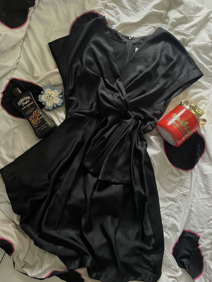 stupidlytender's tweet photo. WTS WTS • aku mau pl black mini dress gini cocok buat acara formal or anyth, pemakaian baru 1-2x ajaa condi masih like new 💓🪽

🖇️ slide 1 — zara basic sleeveless mini dress 60K 
🖇️ slide 2 — sleek back satin mini dress 50K 
🫶🏻 dm me for more details yaaa 🫶🏻 https://t.co/FfLS5tfJcI