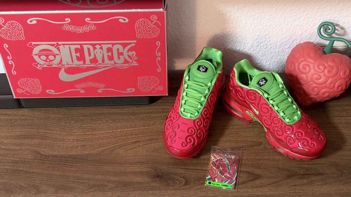 Daniel272_'s tweet photo. YEEES 😍
#ONEPIECE #OnePieceCardGame #Nike #AirMaxPlus #TrafalgarLaw #OpeOpeNoMi #DevilFruit #GotEm #Sneakers #Anime https://t.co/MfkWmUJA2Q