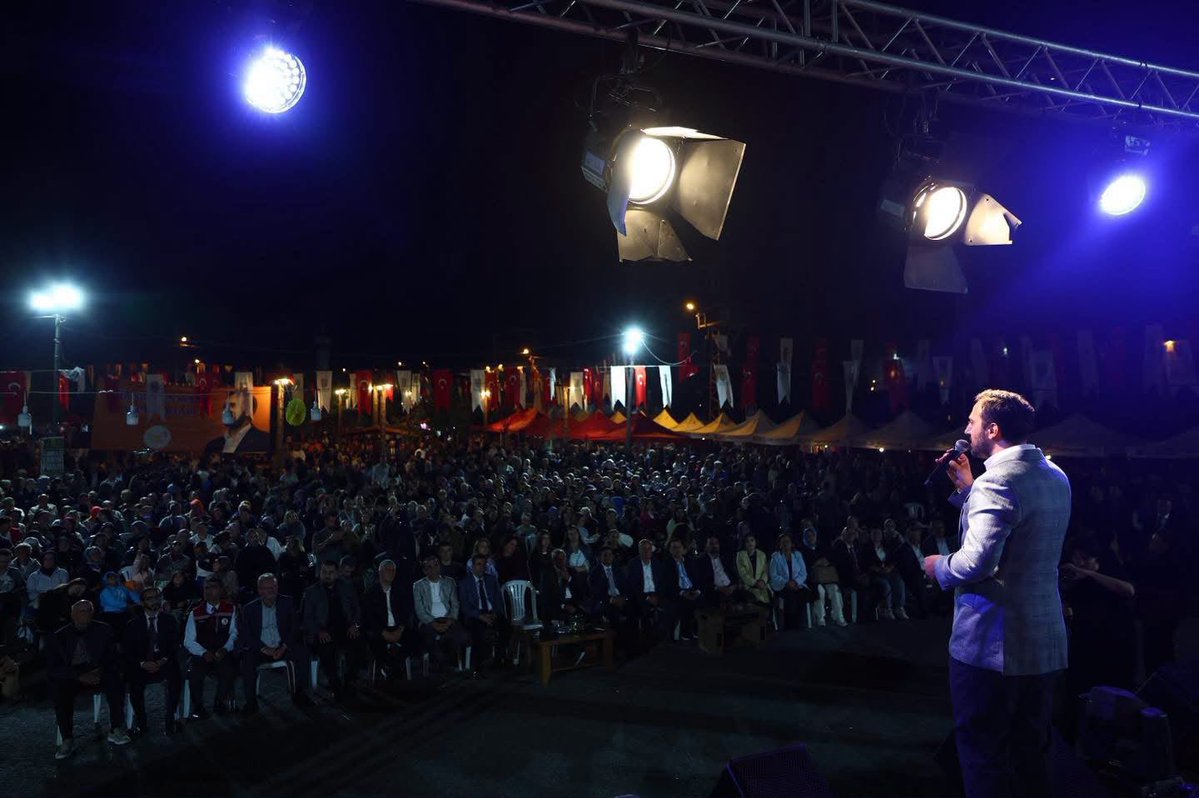 mehmetsahinbsk's tweet photo. Silivri Sayalar köyünde 400 dönümlük alanda, devletimizin önemli destekleriyle üreticilik yapan çiftçilerimizin festivaline katıldık. Üreticilerimiz memnun, festivalimiz çoşkuluydu. İl başkanımız @abdullahozdemir Silivrili kardeşlerini yalnız bırakmadı.
@sami_barlas https://t.co/5kJnRwtPdc