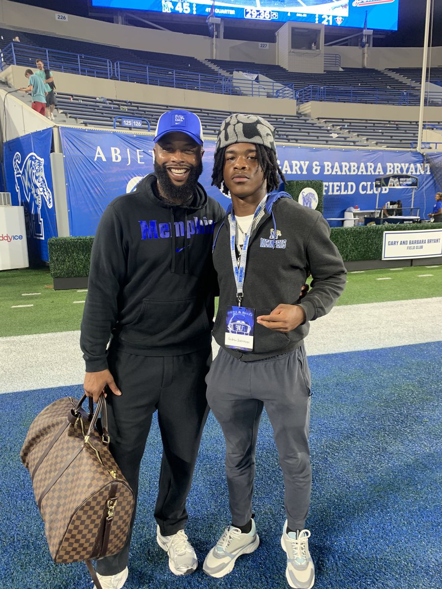 2028Drew's tweet photo. Had a great time at Memphis yesterday as always! The city different! @SaulsberrySr @coachsauce__ @GoTigers247 @MemphisRecruits @CoachTimDuffie @ChadSimmons_ @DBowman901 @shaynep_media @Andy_Villamarzo @On3Bmoss @theyoungcoach @BakerParrish_ @JackJacoby17 @adamgorney https://t.co/FaT6oEe26h