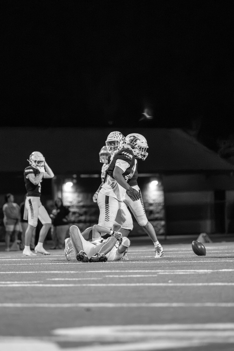PLepisi42's tweet photo. WEEEK 5 HIGHLIGHTS!!
Senior night, only came out to play for my Aiga with a humble mindset.
@DHill39 @coachaliifua @CoachTei_Tui @coachfrankmaile @CoachBamAmina #destroy https://t.co/e2AUNI5z4e https://t.co/JSPnYVTstO